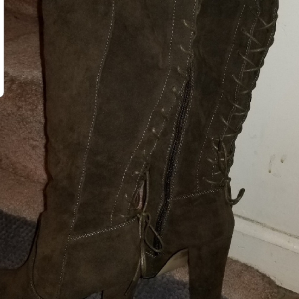 Boots - Picture 3 of 5